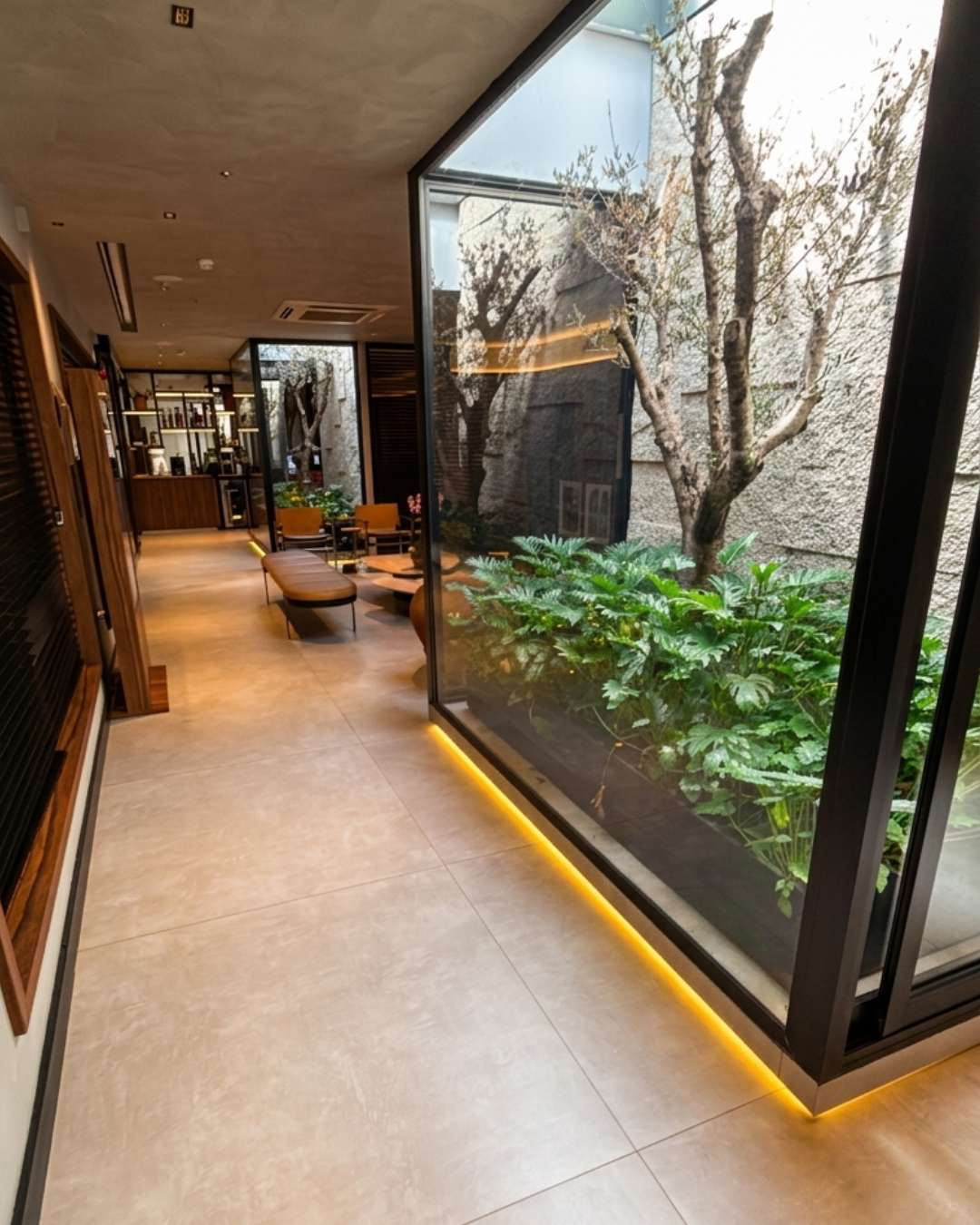L'Essence Clinic, fachada