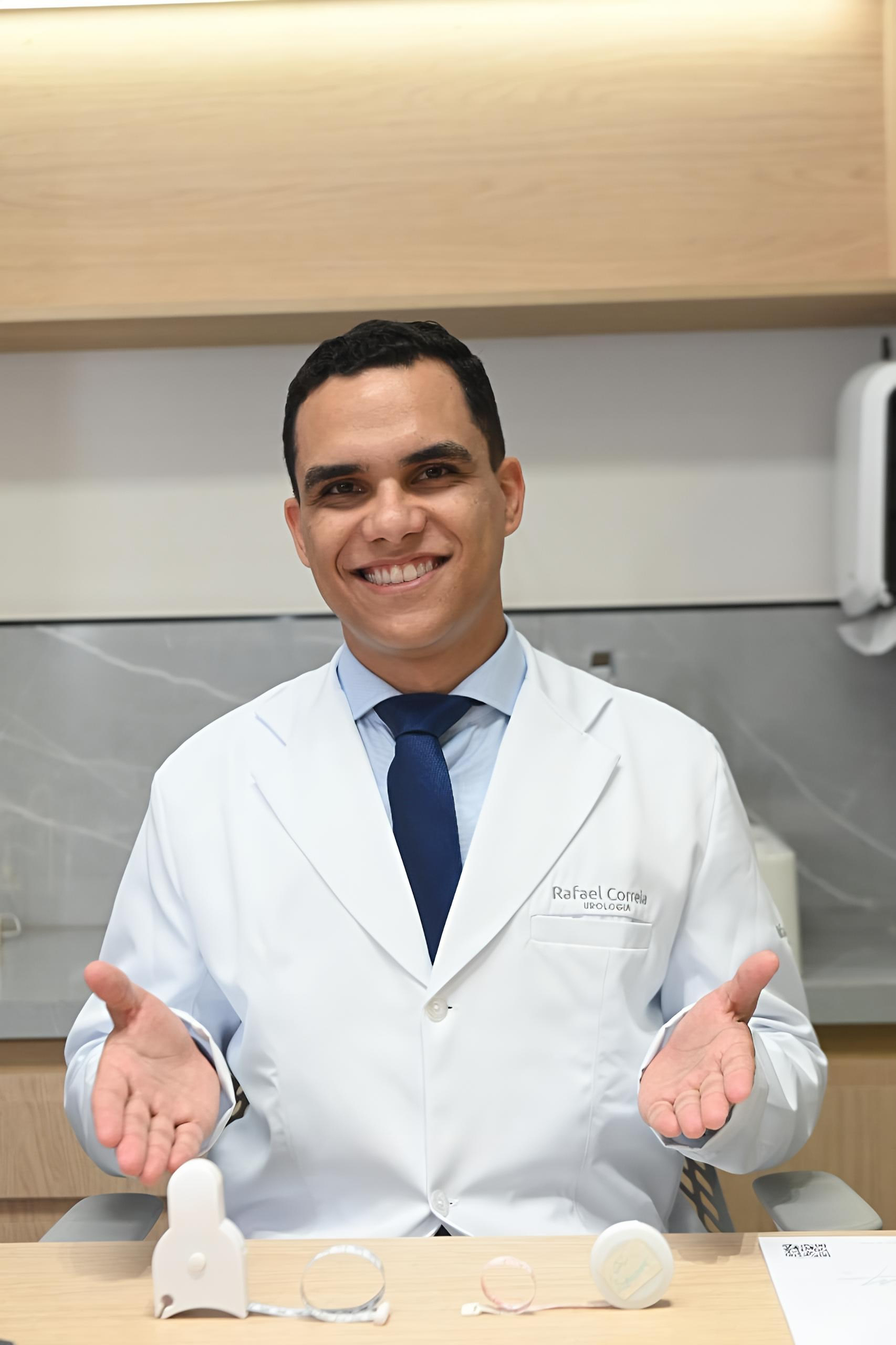 Dr. Rafael Correia, especialista em harmonização íntima masculina e preenchimento peniano com ácido hialurônico